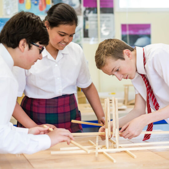 children building a model